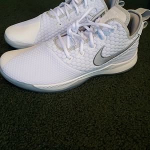 Lebron witness 3 pure platinum